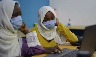 Las niñas en Sudán están codificando con miras a un futuro más...