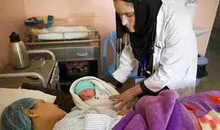 Midwives help lower Afghanistan's towering maternal death…