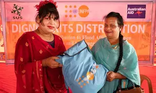 “¿Por qué nos excluyen?”: El UNFPA distribuye kits de dignidad a...
