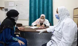 En Egipto, una unidad de planificación familiar trabaja para...