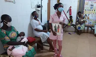 Trabajadores sanitarios en África occidental "corren...