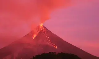 Mayon volcano eruption displaces pregnant women and new mothers...