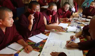 En Bhután, la educación sexual es una de las enseñanzas de los...
