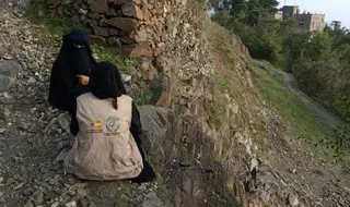 العنف يعصف بالنساء والفتيات في خِضمّ النزاع المستمر في اليمن