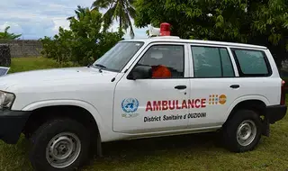 Dans cette communauté comorienne, le cor d'ambulance se…