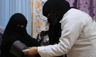 Les sages-femmes yéménites apportent une lueur d’espoir pendant…